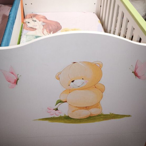 Multifunctional 2-in-1 baby cot with mattress and safety rail