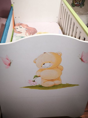 Multifunctional 2-in-1 baby cot with mattress and safety rail