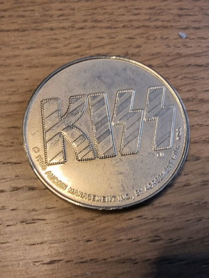 KISS Golden Coin Australia 1980 used coin
