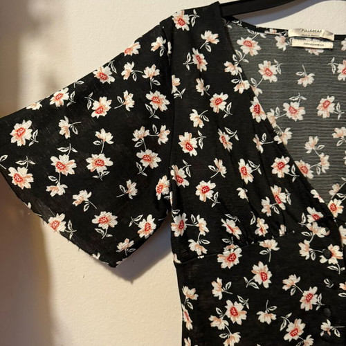 Black floral top like new with buttons