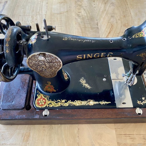 Singer 28k Sewing Machine used, Victorian Ottoman Carnation design 1901