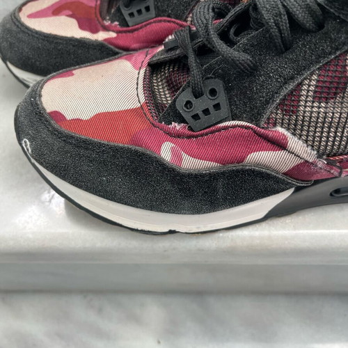 Athletic shoes size 40 like new, black and pink, suede and fabric