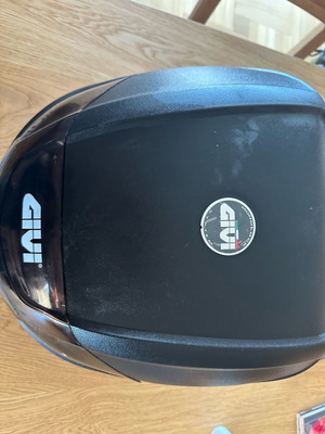 Μπαγκαζιέρα μηχανής Givi E300NT2 Monolock μεταχειρισμένη χωρίς βάση