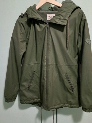 Roxy jacket like new, very warm and waterproof, khaki color
