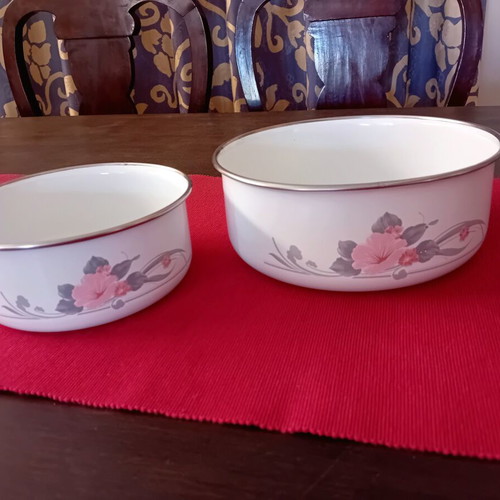 Enamel kitchenware set with vintage pink flower decoration, like new