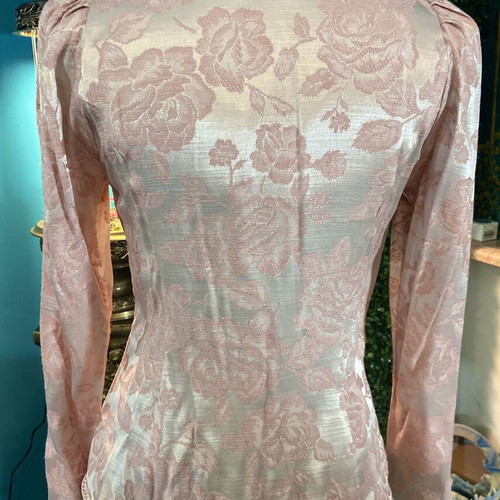 Original Vintage Salmon Pink Satin Floral Jacket like new, size S/M