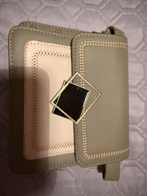 Eccentric bag like new, white and green