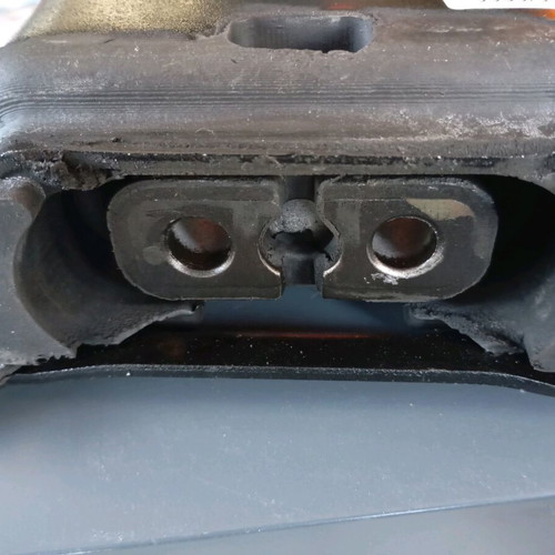 Chrysler PT Cruiser transmission mount new, 2003-2007, 2.4L