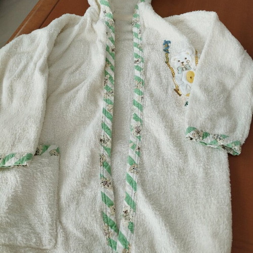 Pink Floyd Kids Bathrobe like new, size 4, 100% cotton beige-ecru