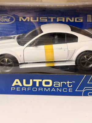 Autoart 2003 Ford Mustang Mach 1 Oxford White Die Cast 1:18 model car