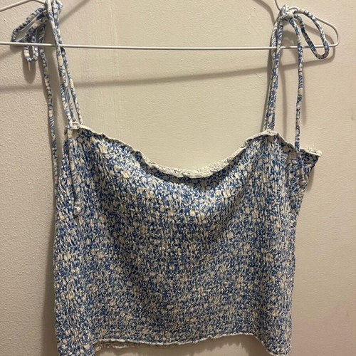 Stradivarius women's top size M like new, white blue print