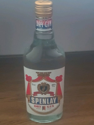 Spenlay dry gin παρασκευασμένο στην Ελλάδα