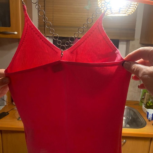 Pink blouse like new, sleeveless with detachable chain