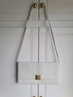 White envelope bag like new with strap