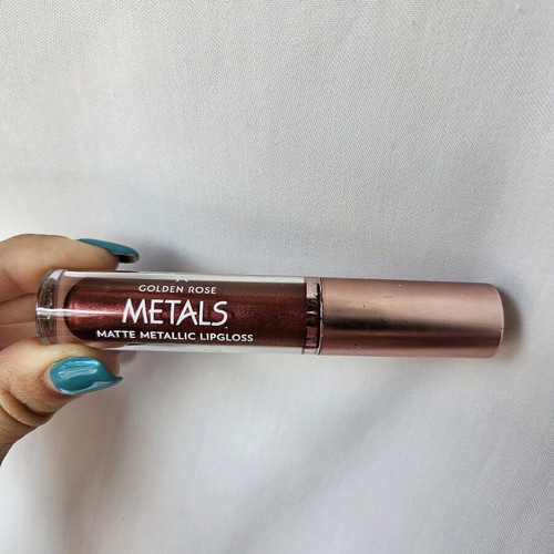 Liquid matte metallic lipstick used, dark brown