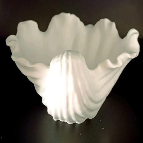 Porcelain clam shell handmade 13x7cm decorative candy or candle holder