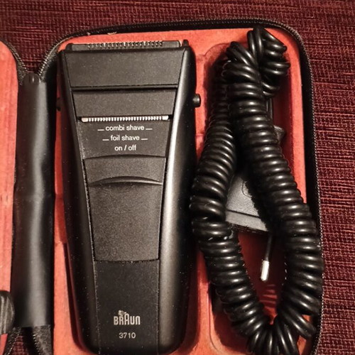 Vintage Braun electric shaver used with case and extra device