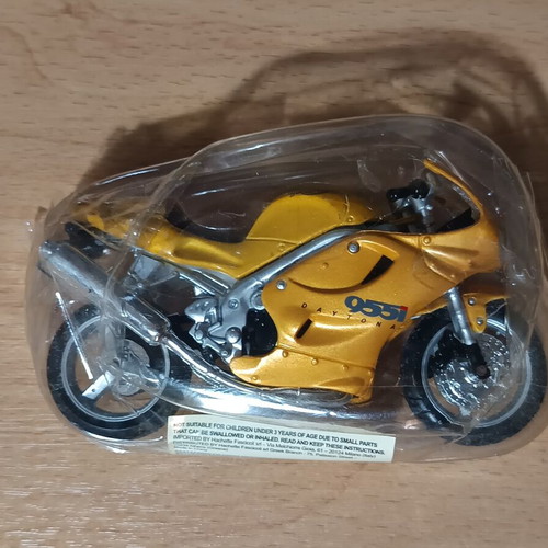 Maisto Triumph Daytona 955i 1:18 collectible motorcycle new, sealed