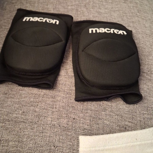 Macron Tulip Kneepad pair like new, black, medium size