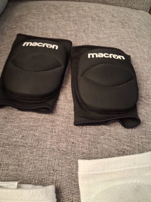 Macron Tulip Kneepad pair like new, black, medium size