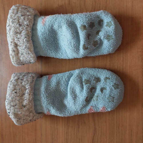 Baby Slippers for 6 to 12 Months Like New with Non-Slip Sole and Bunny Design