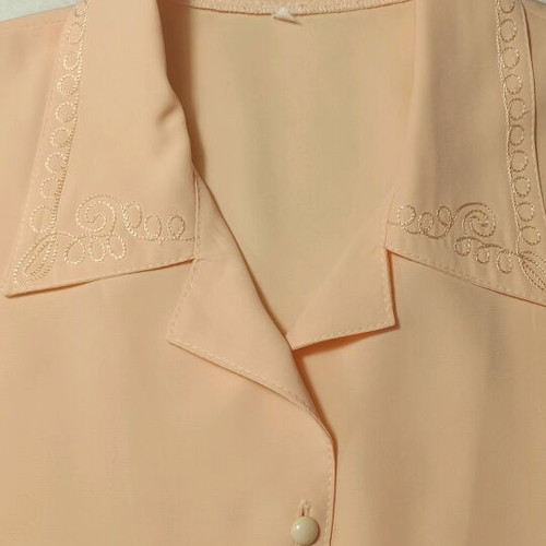 Women's salmon shirt like new with embroidered collar detail