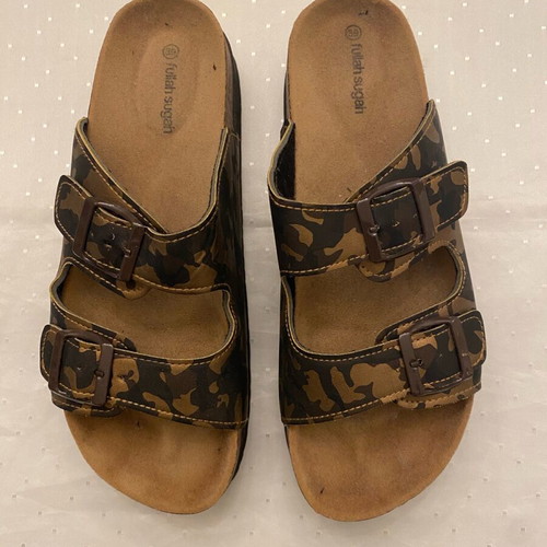 Fullah Sugah sandals with camouflage design and adjustable closure, new