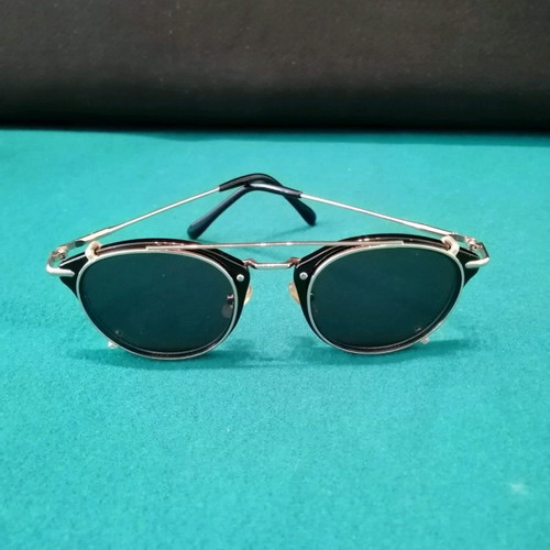 Women's Optical Frame With Clip-On Sunglasses Like New, Black And Gold