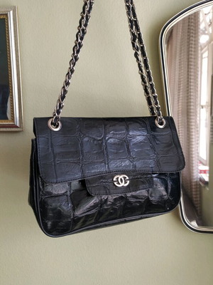 Women's black shoulder and hand bag used