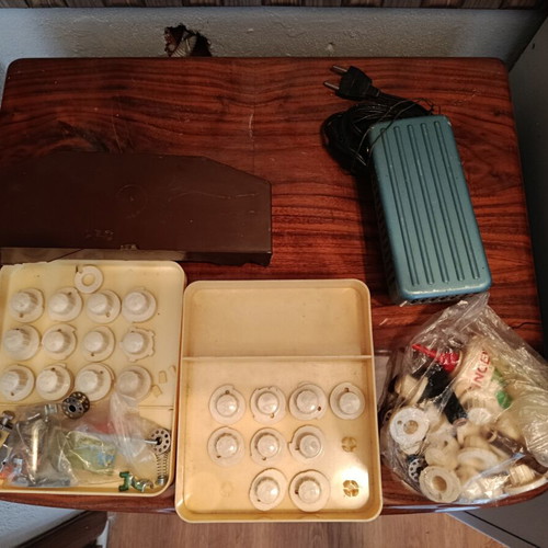 Ideal YZ-808 Japanese sewing machine with wooden cabinet