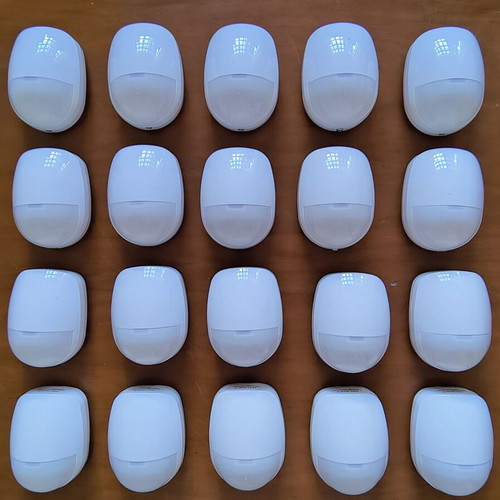 Hikvision DS-PDP18-EG2 PIR Motion Detectors like new, indoor, pet immune