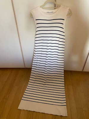 Zara Αμάνικο Φόρεμα Μακρύ Ριγέ Medium Σαν Καινούργιο, Άσπρο
