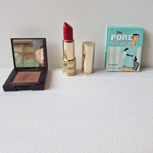 Oriflame lipstick and Laura Mercier eyeshadow used with cream sample gift