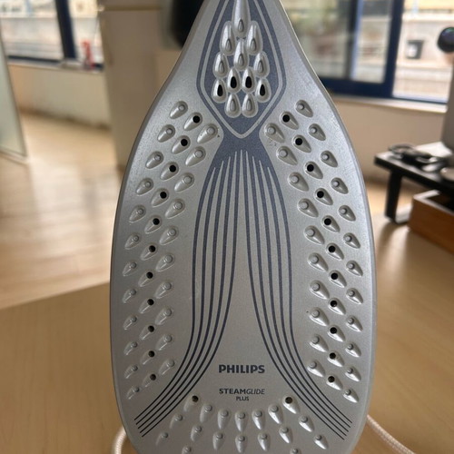 Philips Azur Performer steam iron used 2400W
