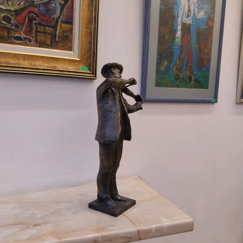 Violinist sculpture new by Nikola Lichkov