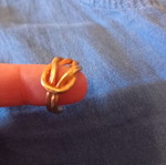Gold ring like new, diameter 2 cm