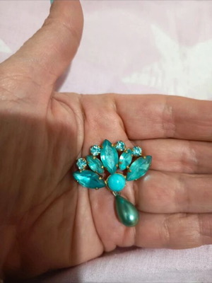 Pin 1950 like new