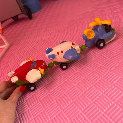Magnetic toy airplanes used, set of 3 pieces