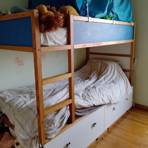 KURA bunk bed used with two large drawers and coconut fiber mattress
