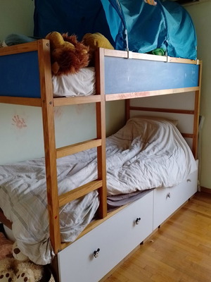 KURA bunk bed used with two large drawers and coconut fiber mattress