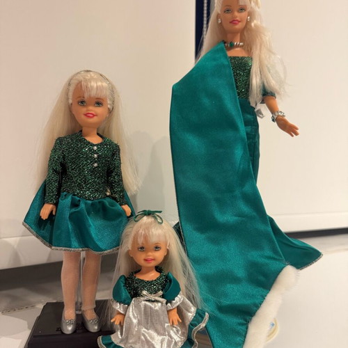 Barbie Holiday Singing Sisters vintage collectible, like new, 3 dolls