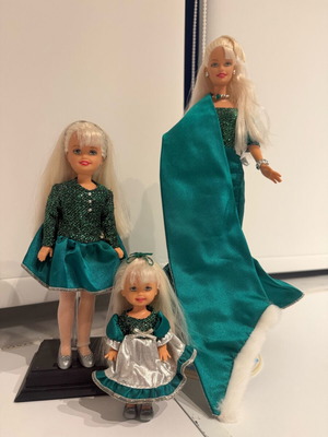 Barbie Holiday Singing Sisters vintage collectible, like new, 3 dolls