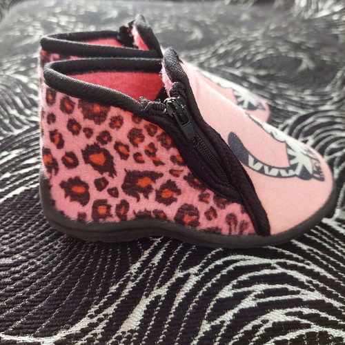 Girls' slippers size 21 new, unused