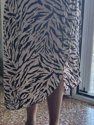 Wrap skirt with print