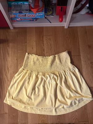 Skirt like new, strapless, sizes XXL and XXXL