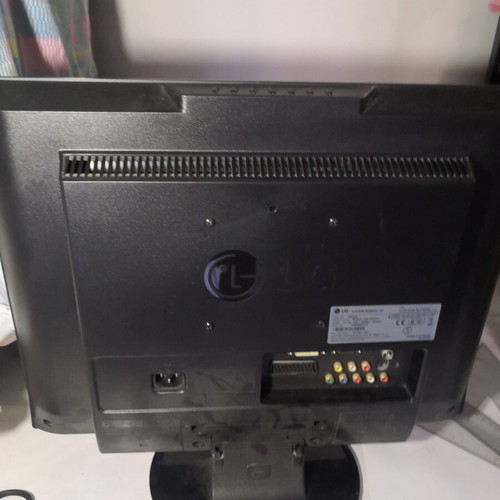 LG Flatron 21" Monitor like new, suitable for computers