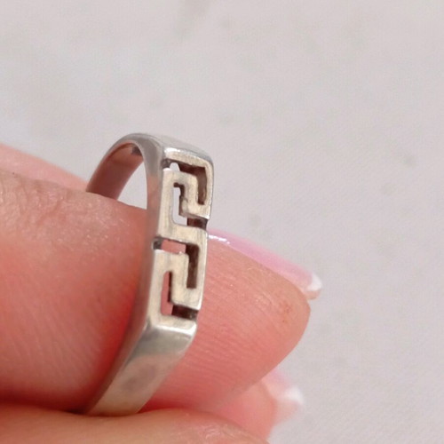 Silver 925 vintage ring in meander shape like new