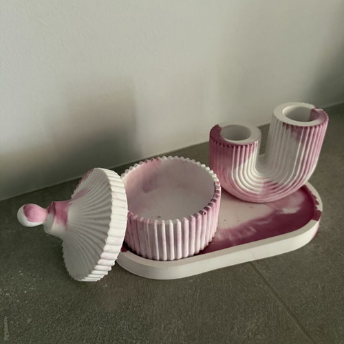 Handmade decorative set in pink marble effect, like new