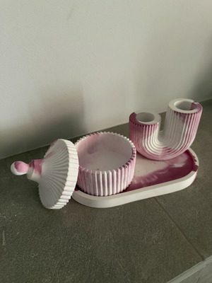 Handmade decorative set in pink marble effect, like new
