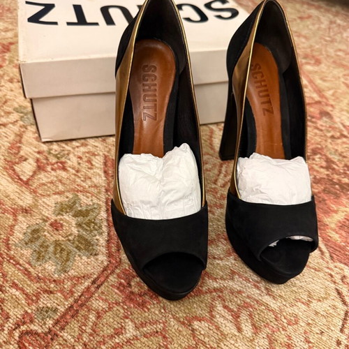 Schutz high heels genuine leather black with gold details new, size 36